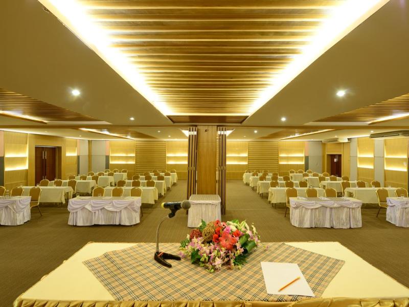 Royal Phala Cliff Beach