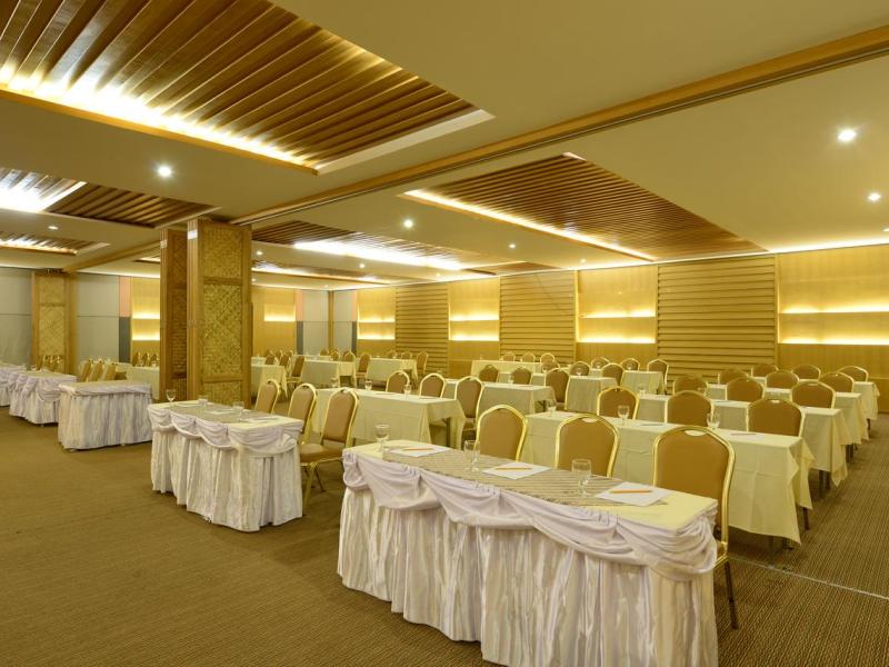 Royal Phala Cliff Beach