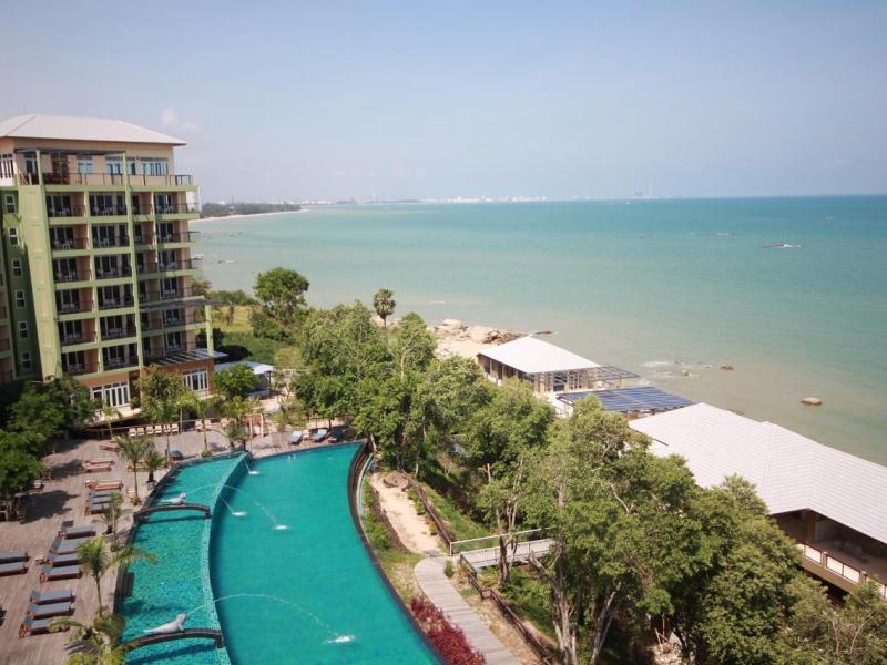 Royal Phala Cliff Beach