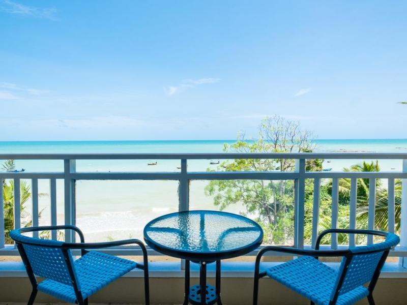 Royal Phala Cliff Beach