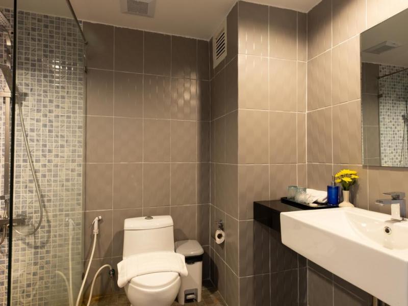 Royal Phala Cliff Beach