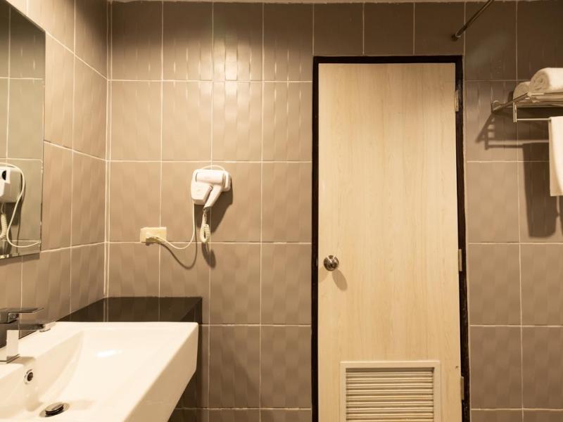 Royal Phala Cliff Beach