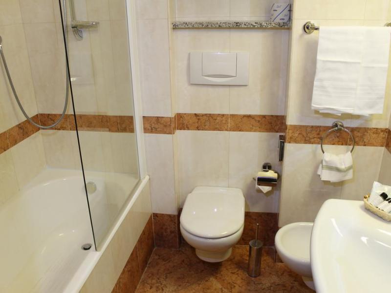 Nil Hotel