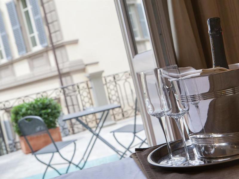 Hotel Embassy