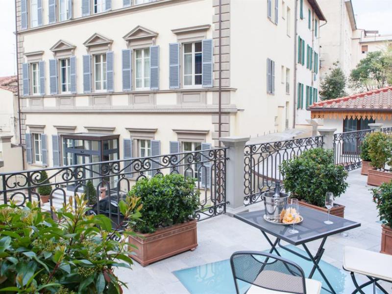 Hotel Embassy