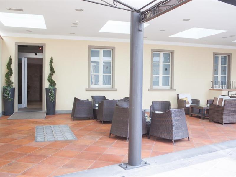 Hotel Embassy