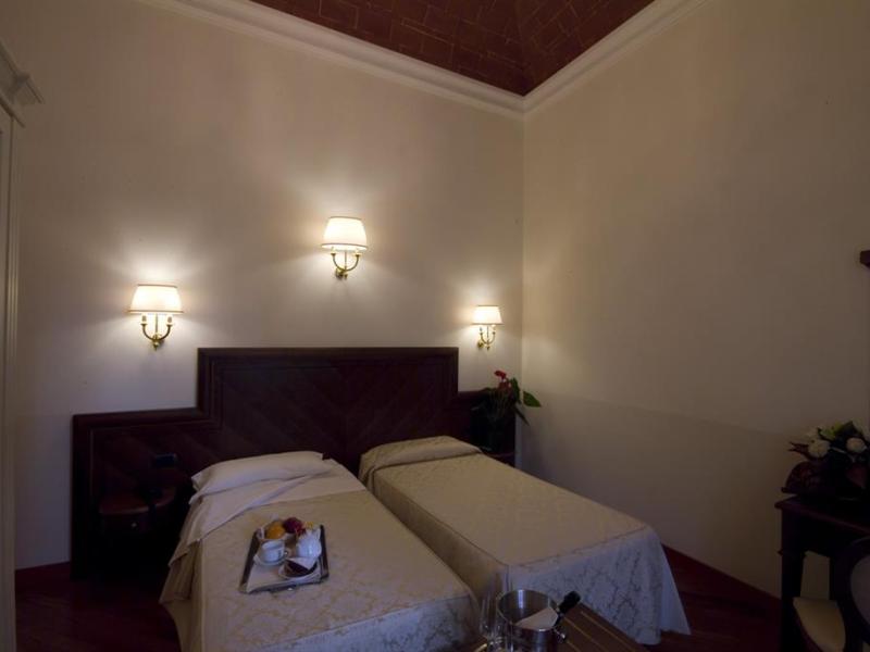 Hotel Embassy