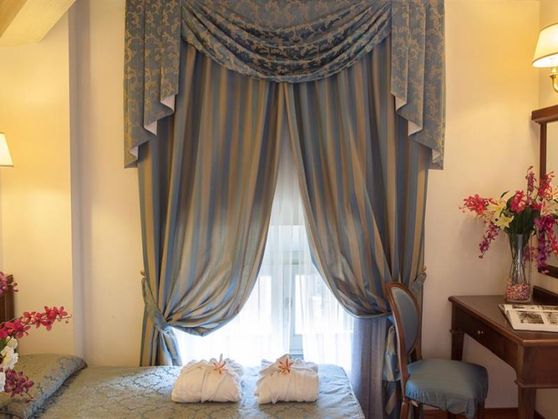 Hotel Embassy