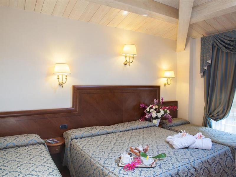 Hotel Embassy