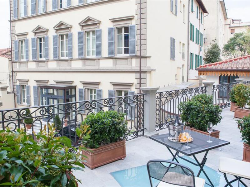 Hotel Embassy