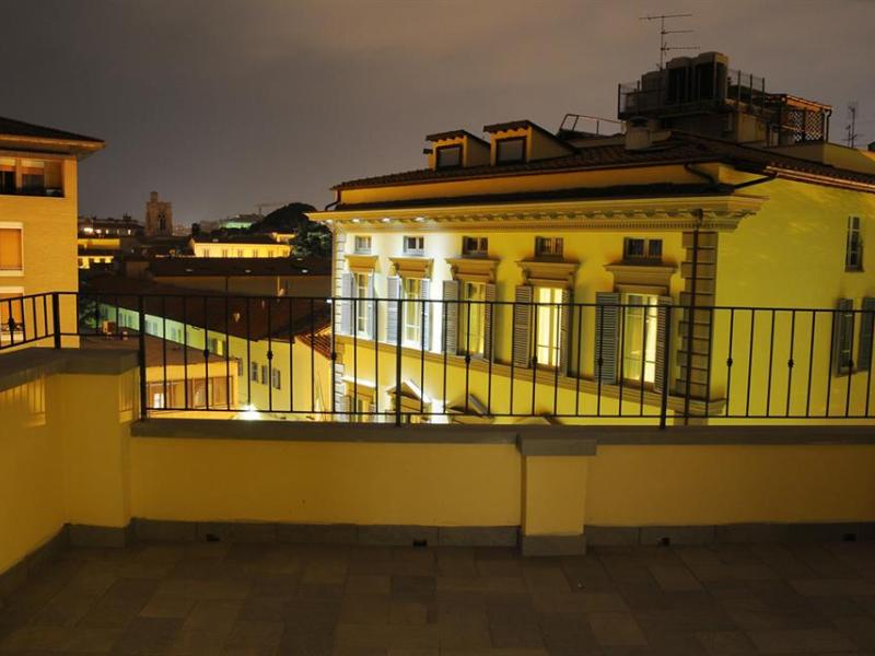 Hotel Embassy