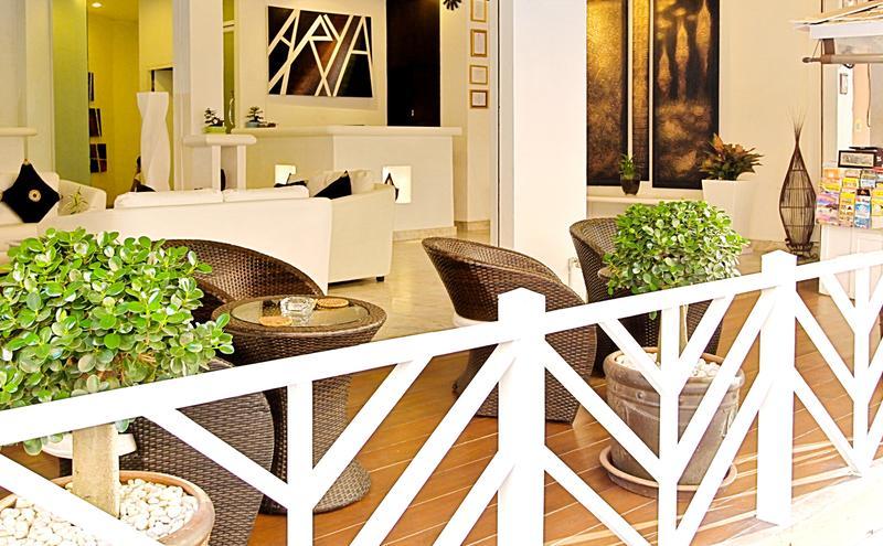 Arya Eightball Records Hotel