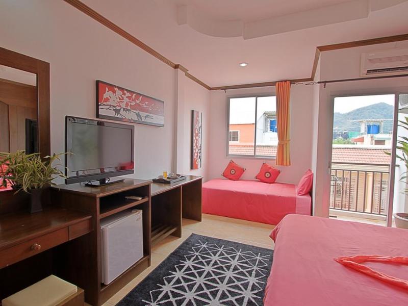 Arya Eightball Records Hotel