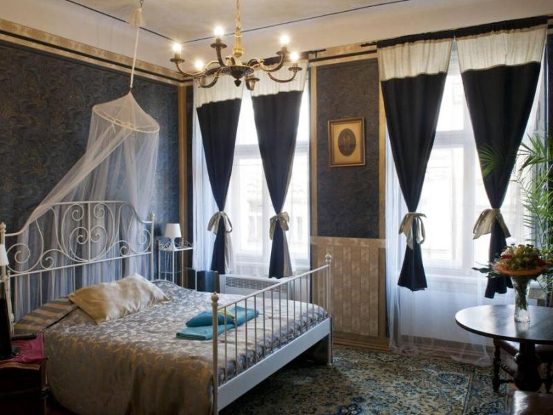 Old Time Hotel