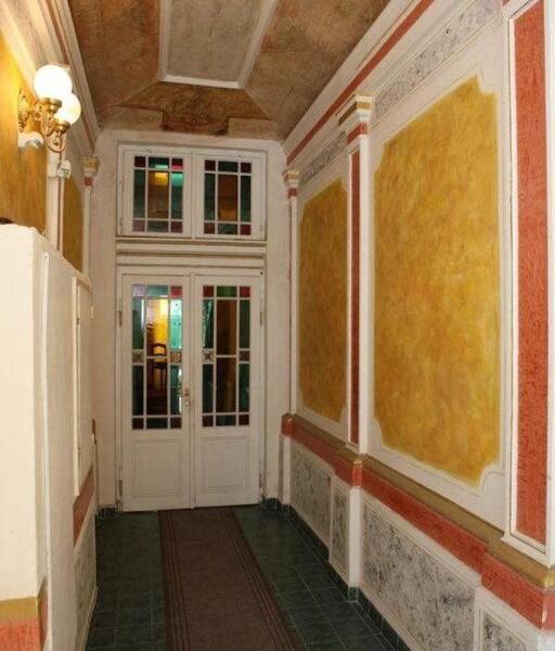Old Time Hotel