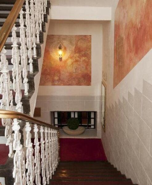 Old Time Hotel