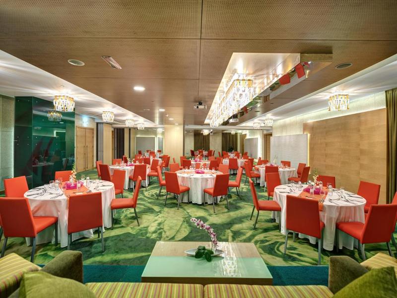 Al Khoory Executive Hotel