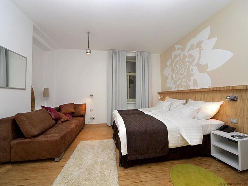 Dahlia Inn