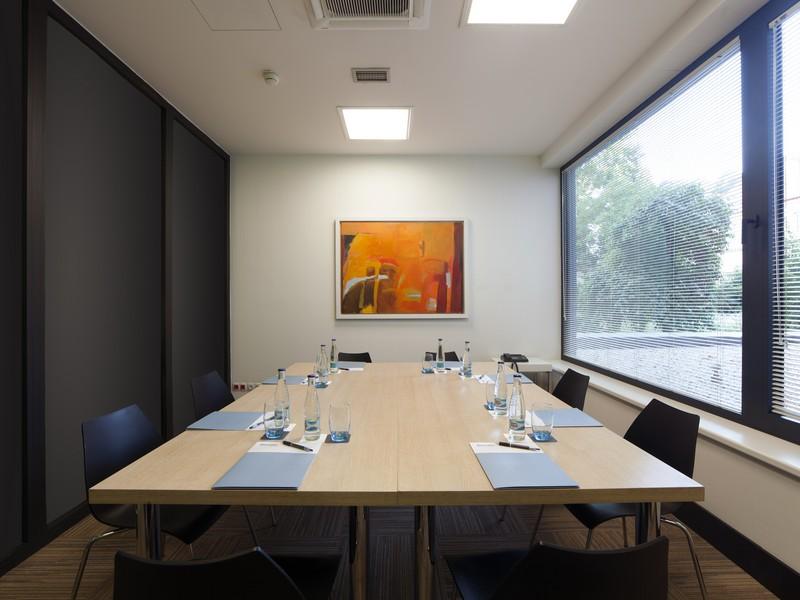 Occidental Praha Five