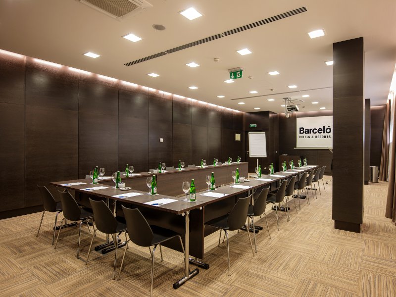 Occidental Praha Five