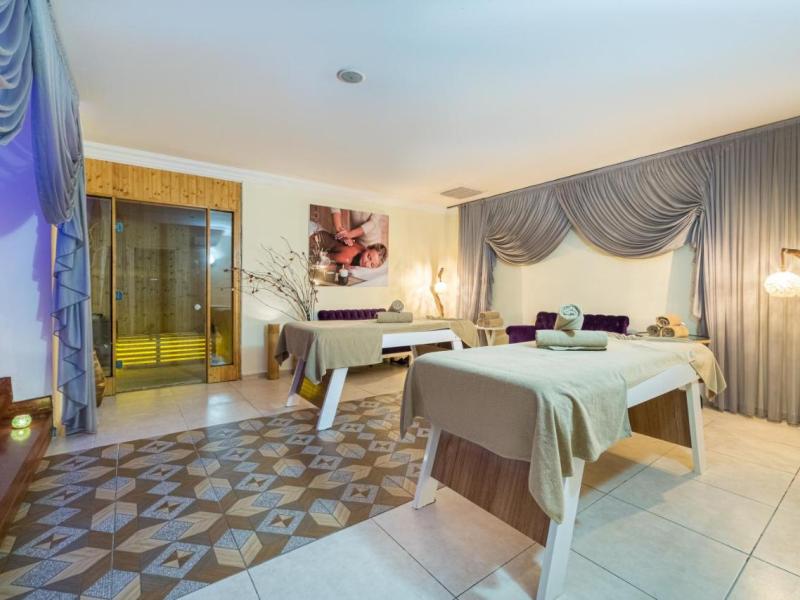 Justiniano Deluxe Resort Hotel