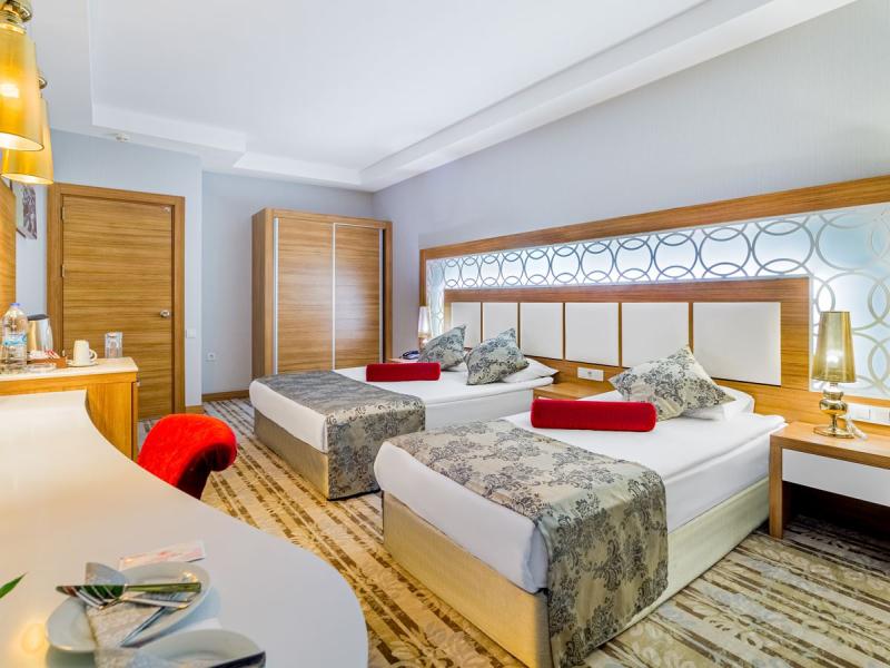 Justiniano Deluxe Resort Hotel