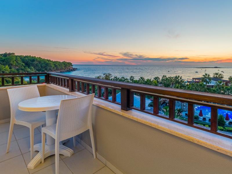 Justiniano Deluxe Resort Hotel