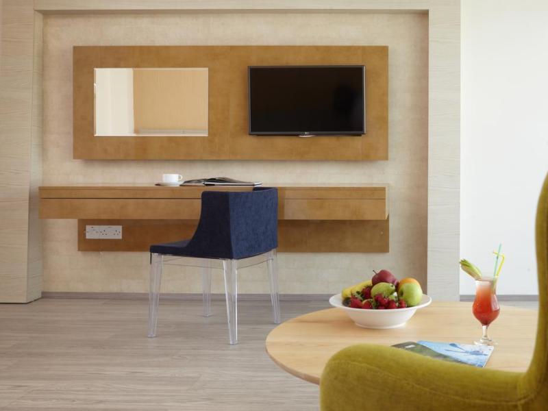 Melpo Antia Hotel & Suites