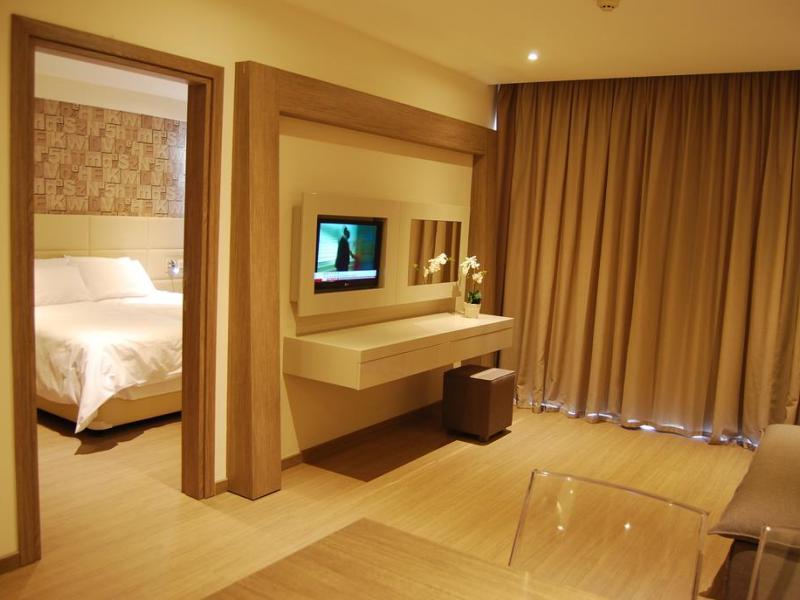Melpo Antia Hotel & Suites
