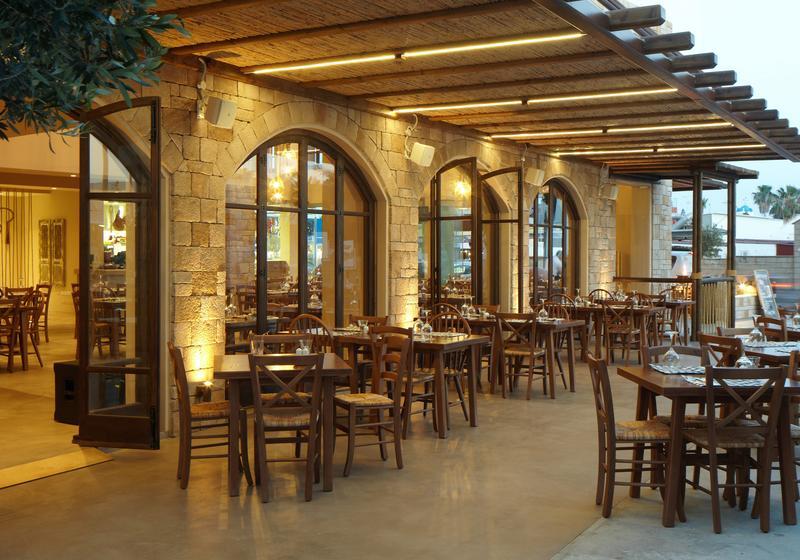 Melpo Antia Hotel & Suites