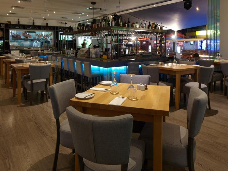 Melpo Antia Hotel & Suites