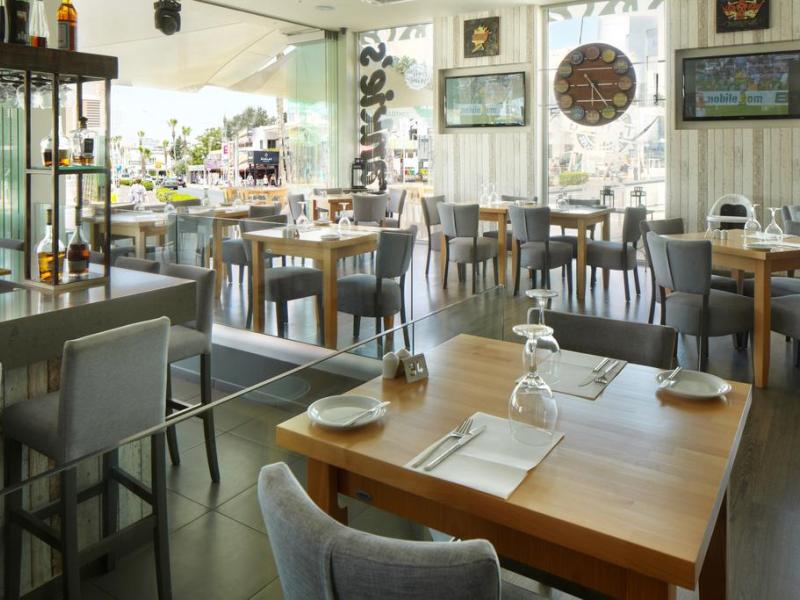 Melpo Antia Hotel & Suites