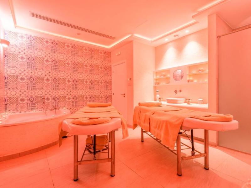 Melpo Antia Hotel & Suites