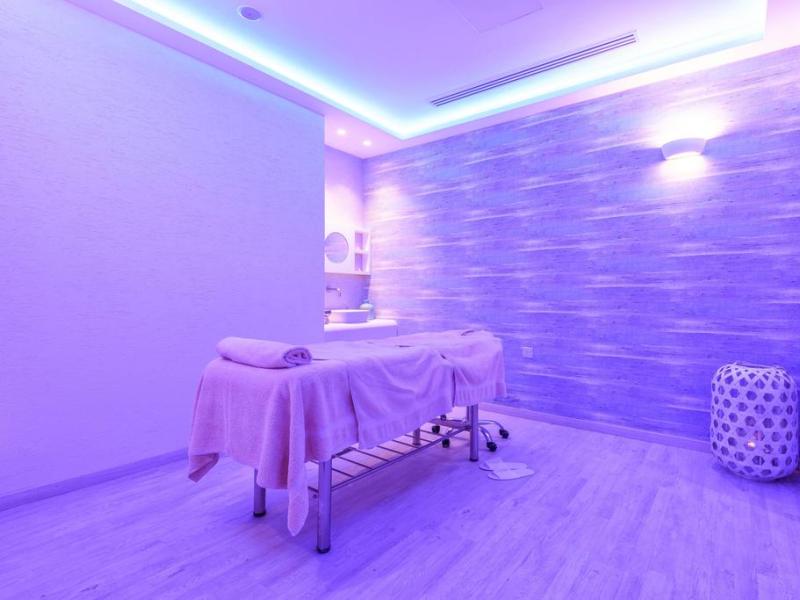 Melpo Antia Hotel & Suites