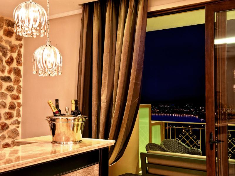 Enastron View Hotel