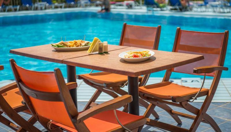 Koukounaria Hotel & Suites