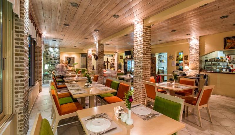 Koukounaria Hotel & Suites