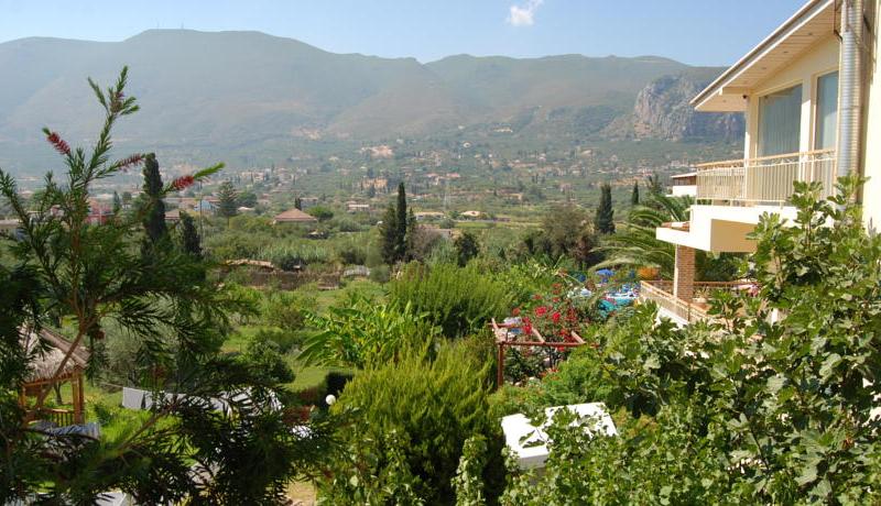 Koukounaria Hotel & Suites