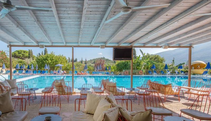 Koukounaria Hotel & Suites