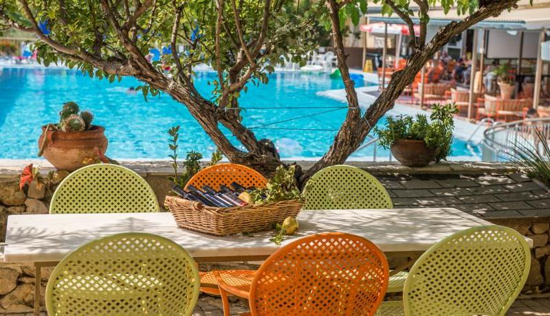 Koukounaria Hotel & Suites