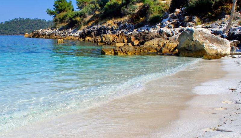 Koukounaria Hotel & Suites