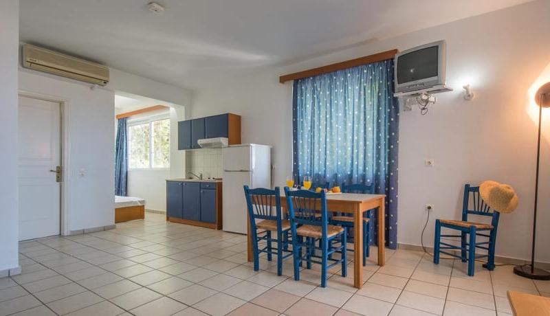 Koukounaria Hotel & Suites