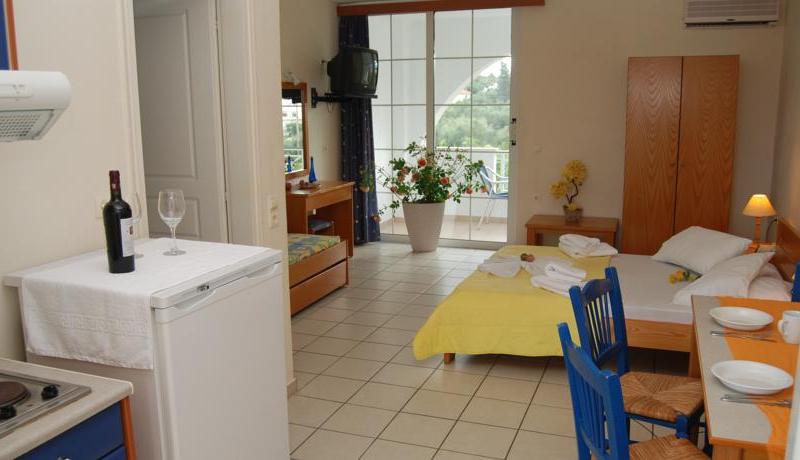 Koukounaria Hotel & Suites