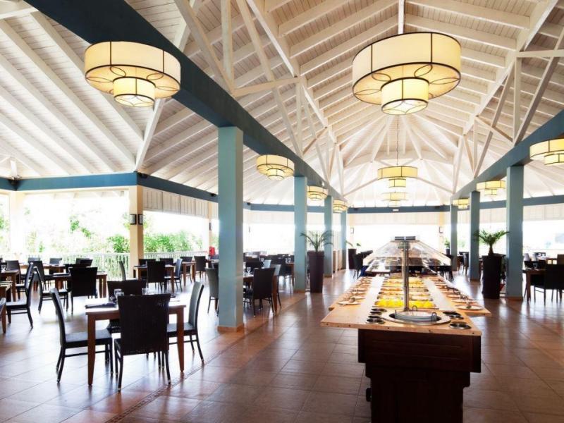 Memories Flamenco Beach Resort