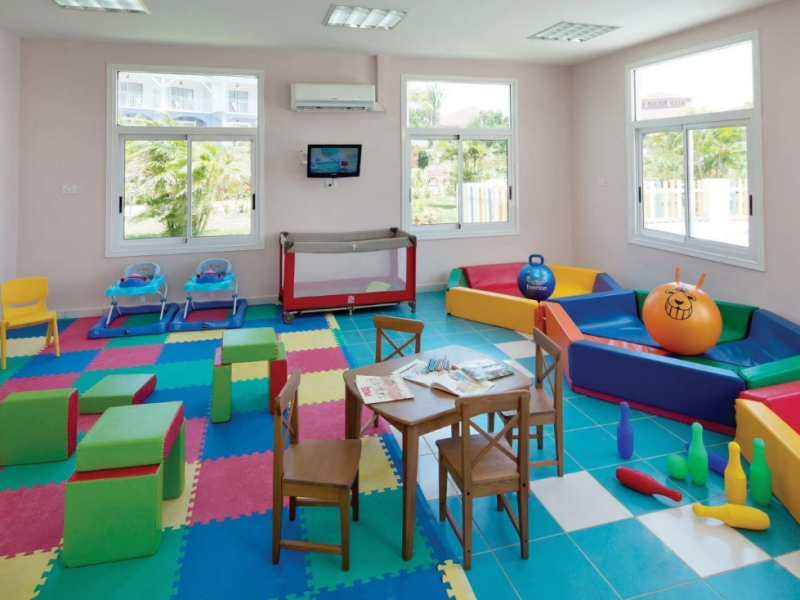 Memories Flamenco Beach Resort