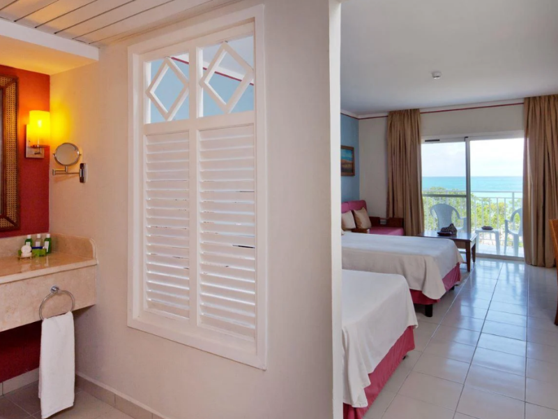 Memories Flamenco Beach Resort