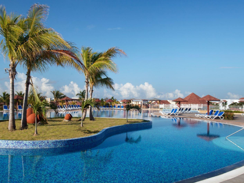 Memories Flamenco Beach Resort