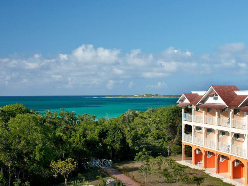 Memories Flamenco Beach Resort