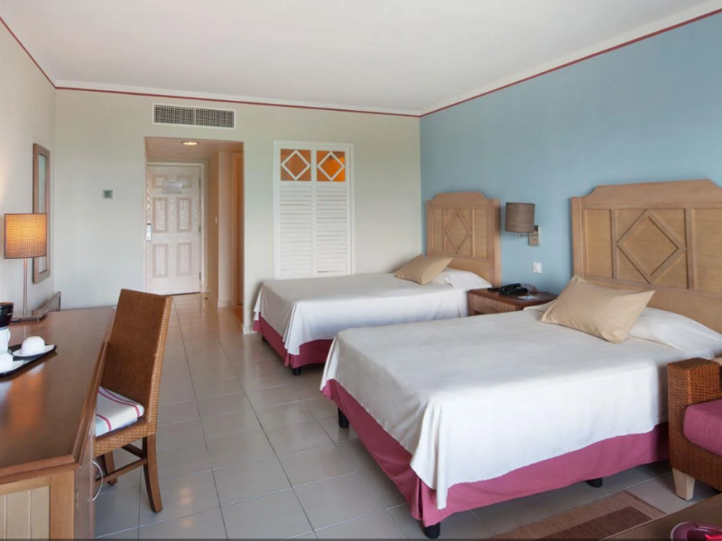 Memories Flamenco Beach Resort