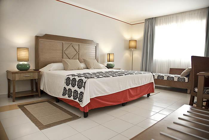 Memories Flamenco Beach Resort